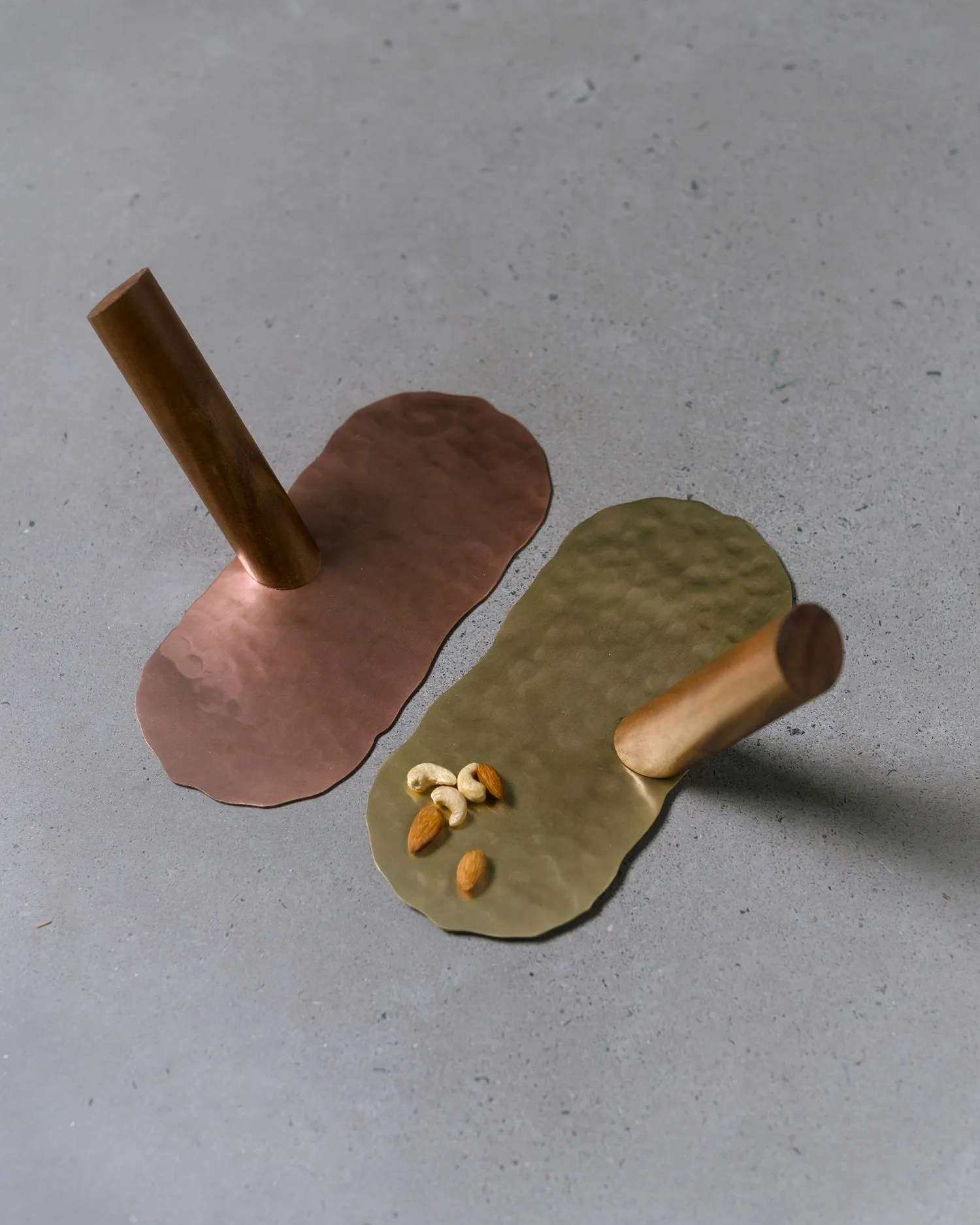 Elan Khurpa Brass Serving Platter (Golden)